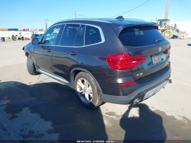 2019 BMW X3 5UXTR7C55KLF28297 Photo 2