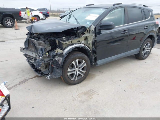 2T3ZFREV3JW449829 Toyota RAV4 LE