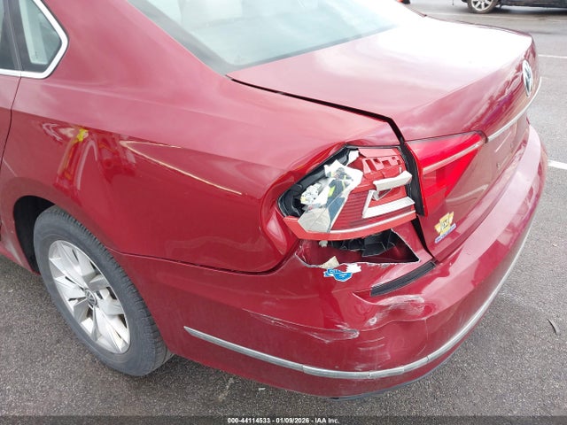 1VWAT7A38GC027711 Volkswagen Passat 1.8t S