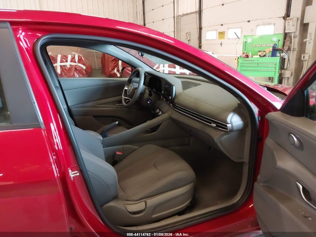 KMHLL4AG5PU456081 Hyundai ELANTRA SE