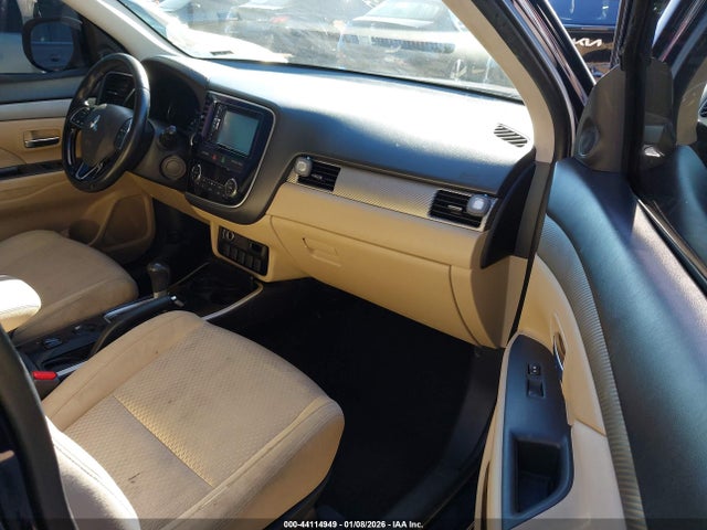 2017 MITSUBISHI OUTLANDER JA4AD3A33HZ055904 Photo 4