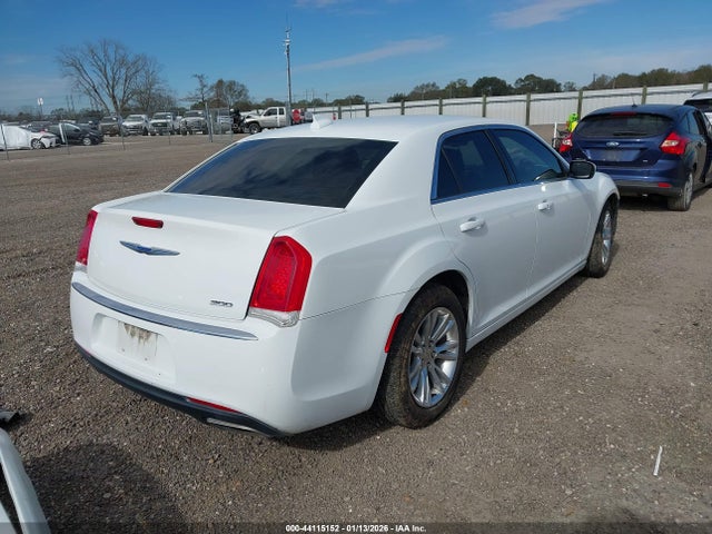 2019 CHRYSLER 300 2C3CCAAG5KH693799 Photo 3