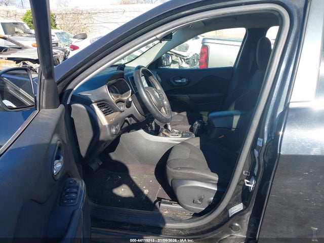 1C4PJLCB5GW324370 Jeep Cherokee Latitude