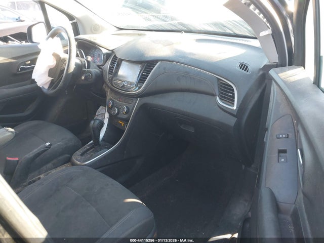2017 CHEVROLET TRAX 3GNCJKSB3HL155037 Photo 4