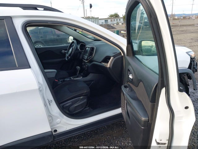 1C4PJMCB7GW187213 Jeep Cherokee Altitude