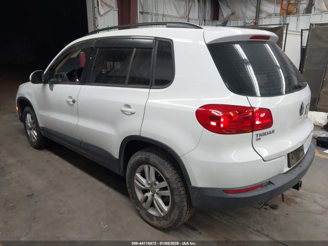 2017 VOLKSWAGEN TIGUAN WVGAV7AX1HK007075 Photo 2