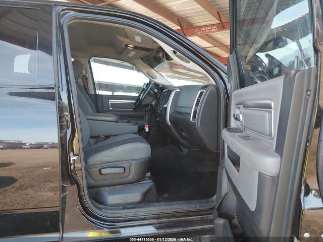 44115555 :رقم المزاد ، 3C6UR5DL0FG537116 vin ، 2015 Ram 2500 Big Horn مزاد بيع