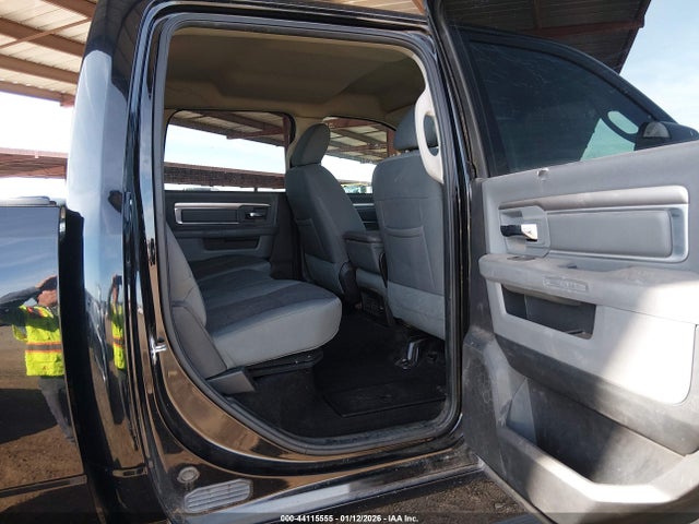 44115555 :رقم المزاد ، 3C6UR5DL0FG537116 vin ، 2015 Ram 2500 Big Horn مزاد بيع