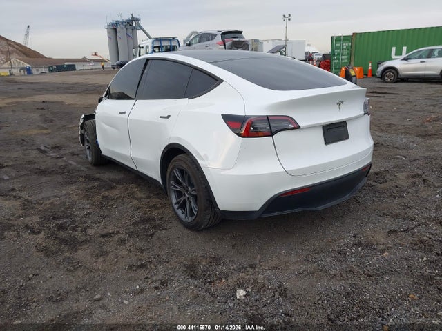 2025 TESLA MODEL Y 7SAYGDED4SA375296 Photo 2