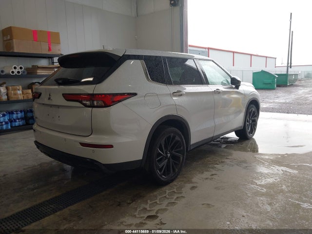 2022 MITSUBISHI OUTLANDER JA4J3UA84NZ058567 Photo 3