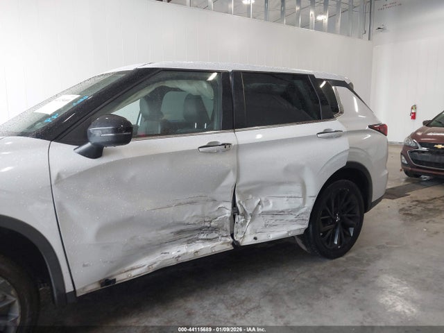 2022 MITSUBISHI OUTLANDER JA4J3UA84NZ058567 Photo 5