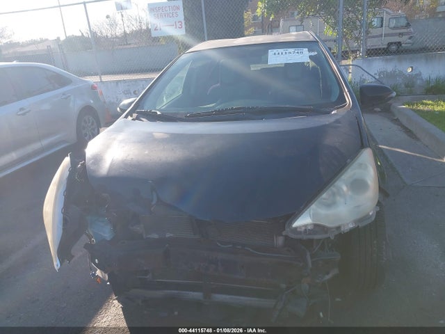 Toyota Prius C One 2014 JTDKDTB32E1557743 Image 12