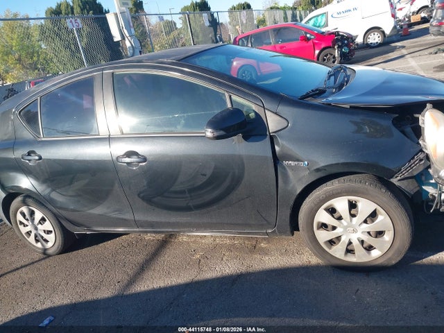 Toyota Prius C One 2014 JTDKDTB32E1557743 Image 13