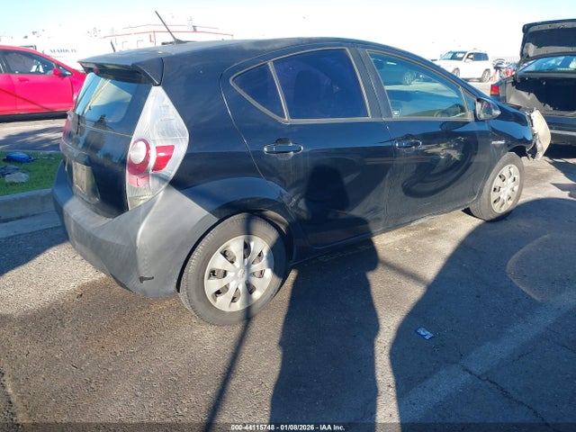Toyota Prius C One 2014 JTDKDTB32E1557743 Image 4