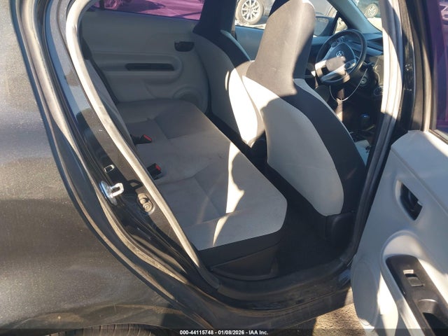 Toyota Prius C One 2014 JTDKDTB32E1557743 Image 8