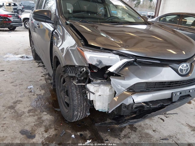 Toyota RAV4 LE 2017 JTMBFREV4HD221041 Image 6