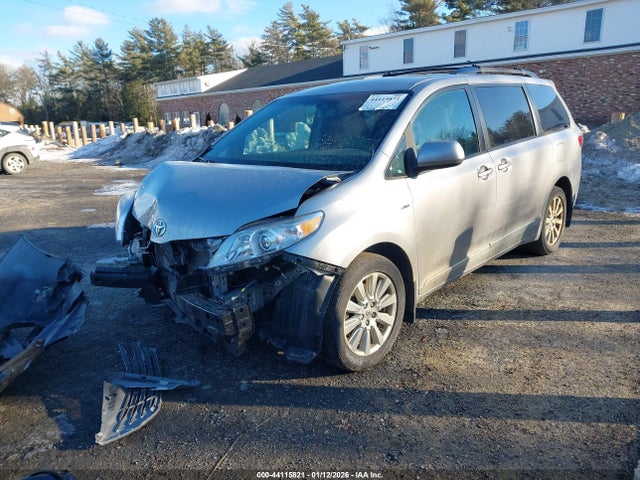 5TDJZ3DC9HS183536 Toyota Sienna Le 7 Passenger