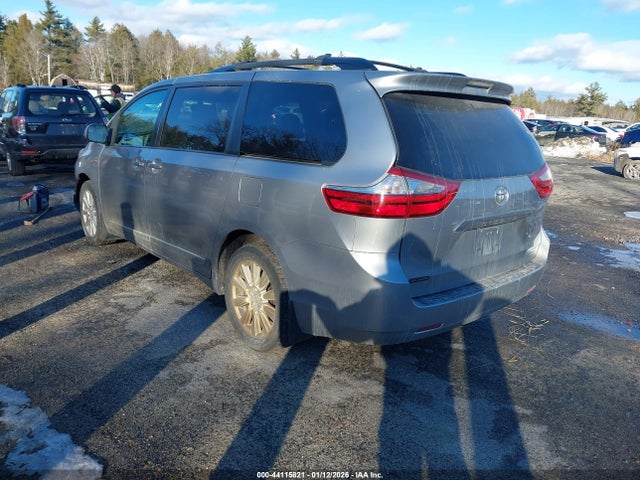 5TDJZ3DC9HS183536 Toyota Sienna Le 7 Passenger