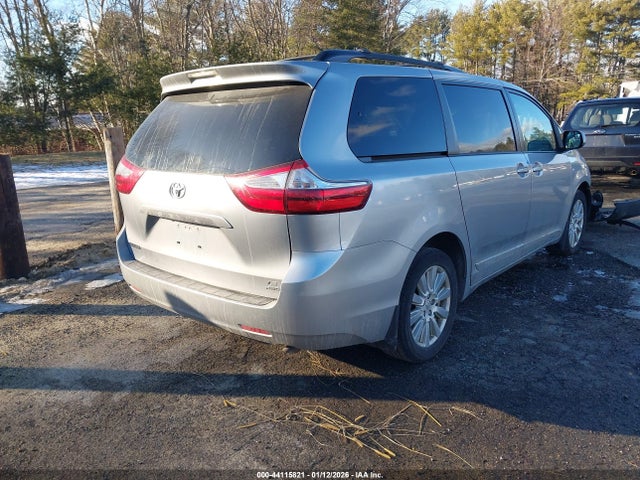 5TDJZ3DC9HS183536 Toyota Sienna Le 7 Passenger