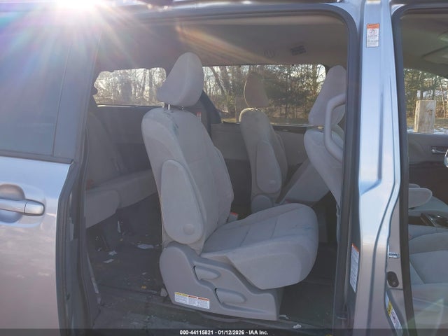 5TDJZ3DC9HS183536 Toyota Sienna Le 7 Passenger