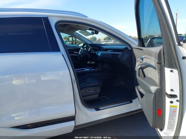 2019 AUDI E-TRON WA1VABGE7KB024099 Photo 4