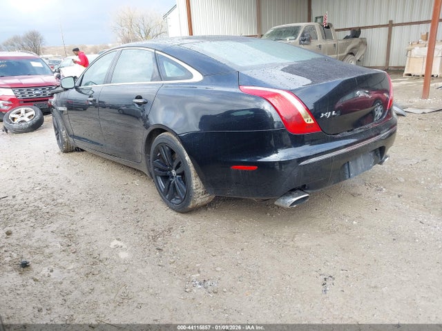2011 JAGUAR XJ SAJWA2GB8BLV09833 Photo 2