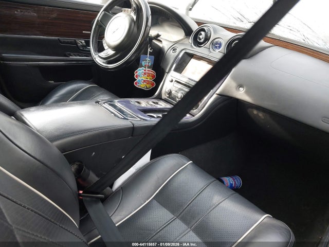 2011 JAGUAR XJ SAJWA2GB8BLV09833 Photo 4