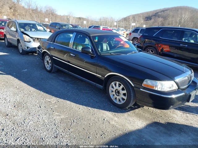 2009 LINCOLN TOWN CAR 2LNHM82V49X607348