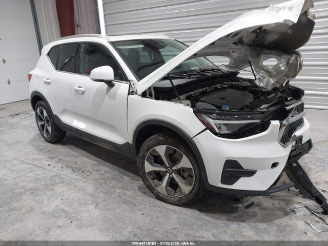 2025 VOLVO XC40 YV4L12UJ8S2557106