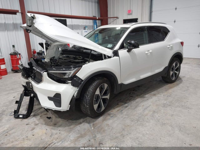 2025 VOLVO XC40 YV4L12UJ8S2557106 Photo 1