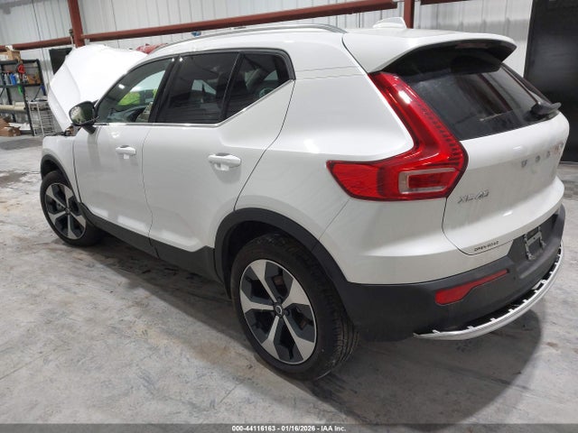 2025 VOLVO XC40 YV4L12UJ8S2557106 Photo 2