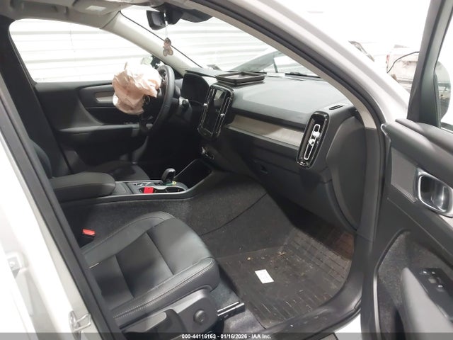 2025 VOLVO XC40 YV4L12UJ8S2557106 Photo 4
