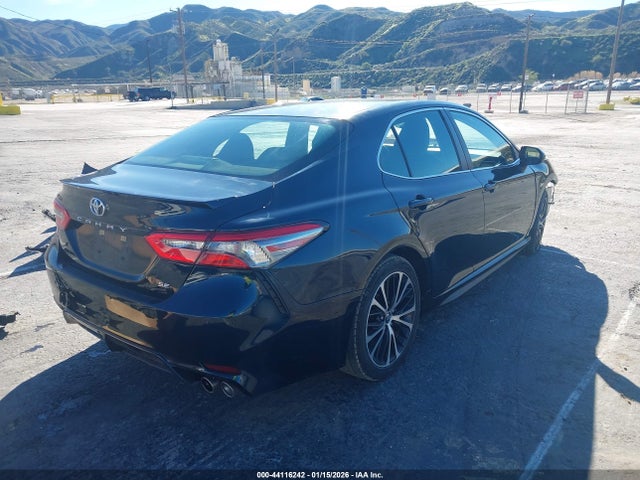 4T1B11HK5JU648960 Toyota CAMRY SE
