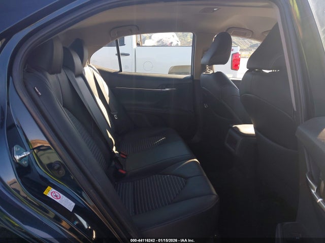 4T1B11HK5JU648960 Toyota CAMRY SE