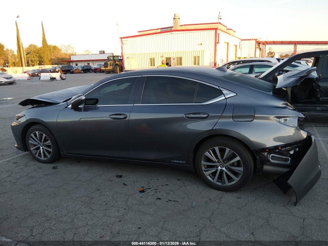 Lexus ES 300H 2020 58AC21B10LU011066 Image 13