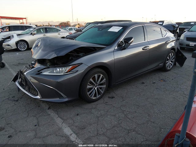 Lexus ES 300H 2020 58AC21B10LU011066 Image 2