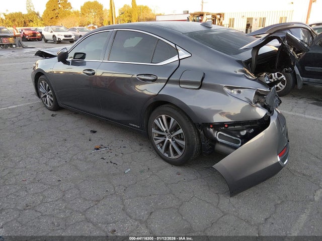 Lexus ES 300H 2020 58AC21B10LU011066 Image 3