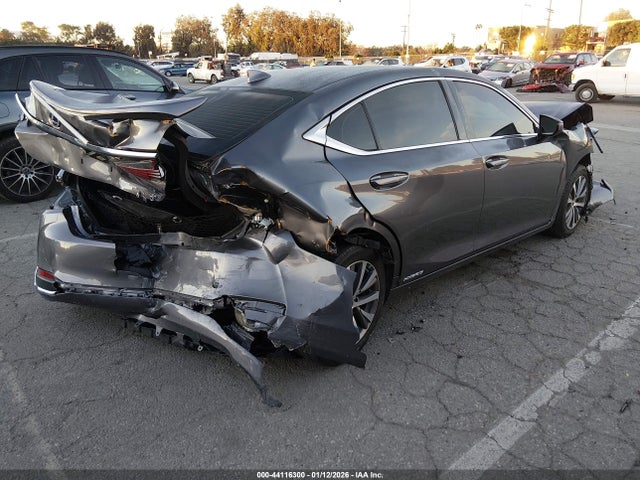 Lexus ES 300H 2020 58AC21B10LU011066 Image 4