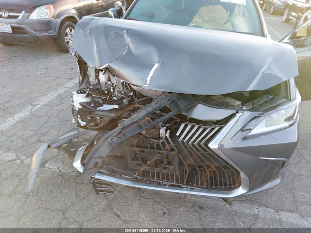 Lexus ES 300H 2020 58AC21B10LU011066 Image 6