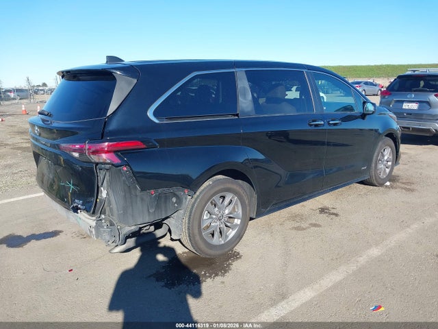 5TDYRKEC2MS023578 Toyota SIENNA XLE
