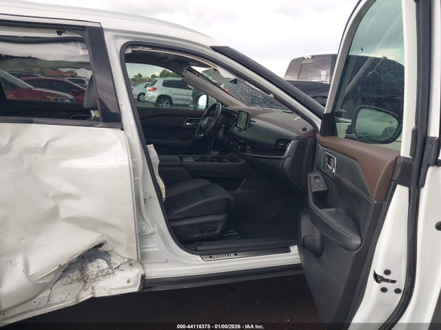 JN8BT3DC6NW120822 Nissan Rogue Platinum Fwd
