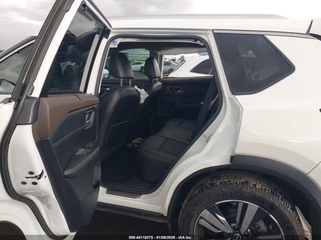JN8BT3DC6NW120822 Nissan Rogue Platinum Fwd