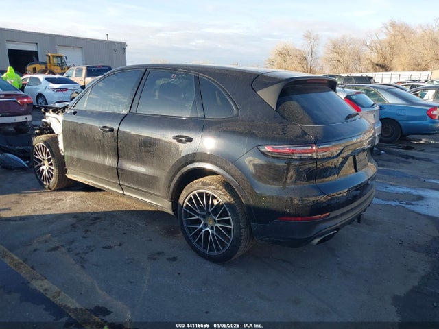 2019 PORSCHE CAYENNE WP1AA2AY2KDA12923 Photo 2