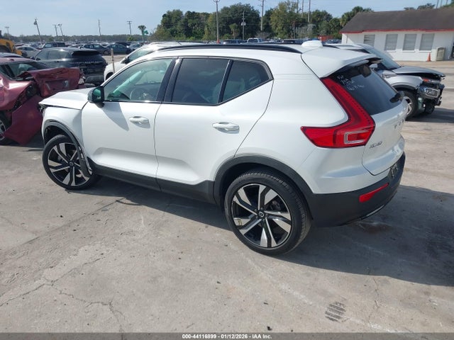 2023 Volvo Xc40 B5 Plus Dark Theme მანქანა იყიდება აუქციონზე, vin: YV4L12UW8P2972218, აუქციონის ნომერი: 44116899