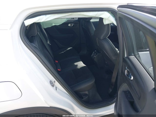 2023 Volvo Xc40 B5 Plus Dark Theme მანქანა იყიდება აუქციონზე, vin: YV4L12UW8P2972218, აუქციონის ნომერი: 44116899