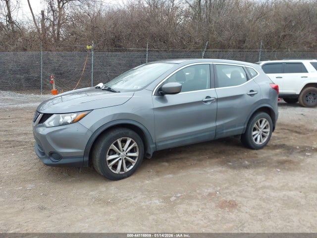 JN1BJ1CR3JW288572 Nissan Rogue Sport S