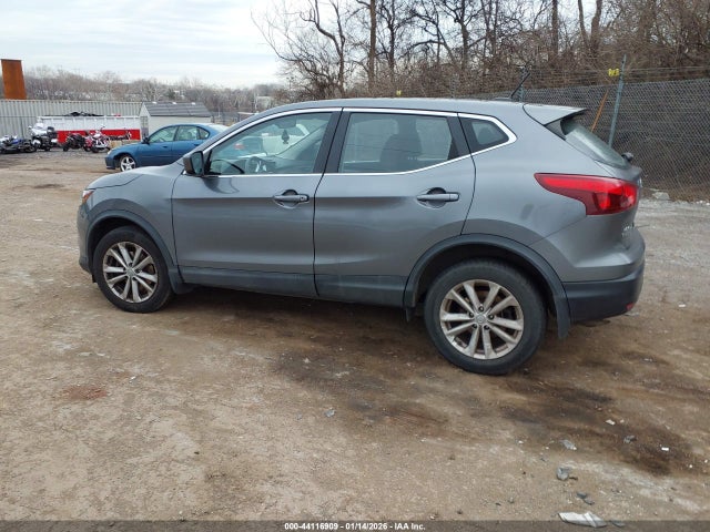 JN1BJ1CR3JW288572 Nissan Rogue Sport S