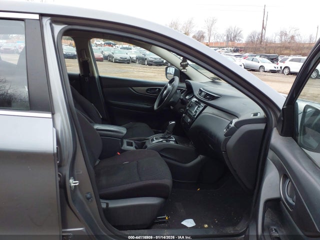 JN1BJ1CR3JW288572 Nissan Rogue Sport S