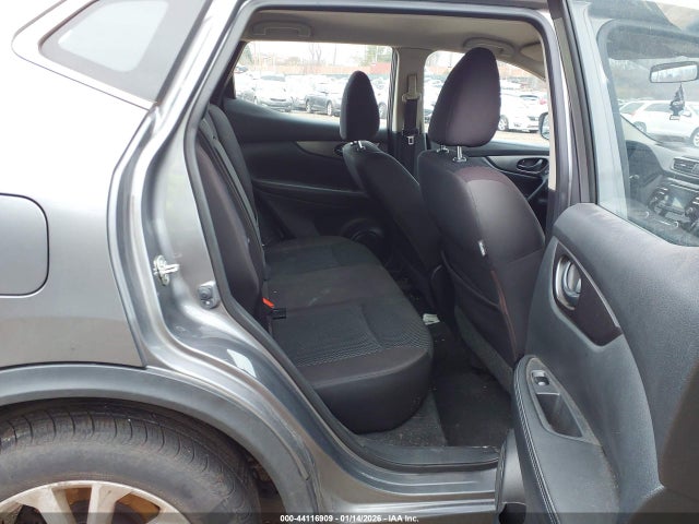 JN1BJ1CR3JW288572 Nissan Rogue Sport S