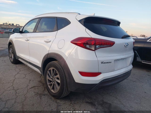 KM8J33A40JU675643 Hyundai TUCSON SEL